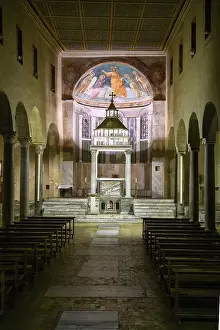 Historic Church Building Italy Drucke: Interior view through central nave of altar