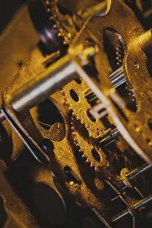 Clockwork Mechanism Drucke: The internal design of the mechanical and rusty clock in a larger view