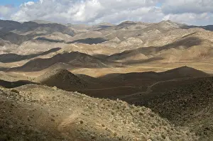 Hilly Landscape Drucke: Interplay of light and shadow on a hilly landscape