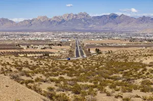 Drucke von Interstate 10 durch die Wüste führend in Las Cruces, New Mexico, Vereinigte Staaten von Amerika, USA, Nordamerika New Mexico Drucke: Interstate 10 durch die Wüste führend in Las Cruces.