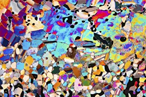 Colorful Crystal Patterns Drucke: An intricate display of liquid crystals under a microscope