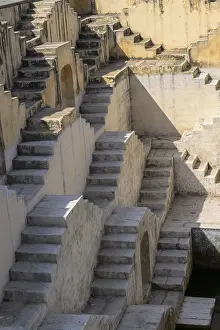 Ancient Indian Structures Drucke: Intricately carved stone steps create geometric patterns in an ancient structure