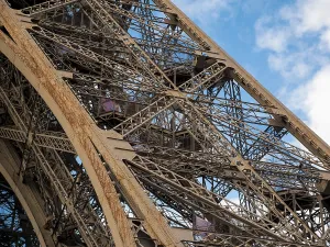 Tourist Attraction France Drucke: Detail of iron structure Eiffel Tower