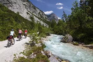 Radfahren Drucke: Isar-Radweg zum Quellgebiet der Isar in den Hinterauertal.