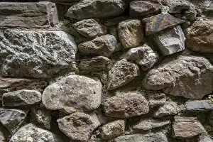 Uninhabited Rocky Terrain Drucke: Jagged and smooth rocks creating a sturdy