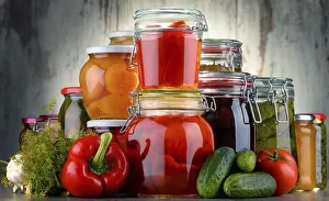 Homemade Pickles Drucke: Jars with pickled vegetables and fruity compotes