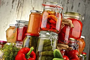 Homemade Pickles Drucke: Jars with pickled vegetables and fruity compotes