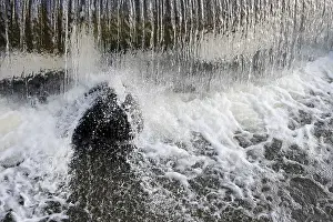 Uninhabited Countryside Scene Drucke: The jets of water falling on rocks
