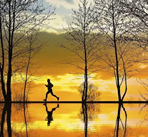 Recreational Running Activity Drucke: Jogging at sunset