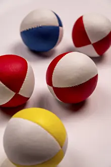 Bilder Datiert 23. Januar 2024: Juggling balls print