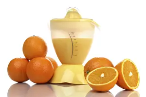 Healthy Eating Essentials Drucke: Juicer with oranges