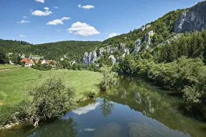 Blue Sky Reflection Photography Drucke: Jurassic limestone rocks are reflected in the Danube
