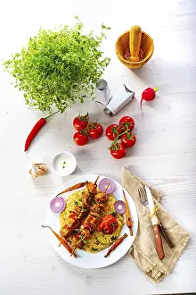 Grilled Meat Dishes Drucke: Kebabs with vegetables and bulgur