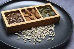 Almond Kernels Drucke: Kernels, mix of almond kernels