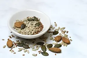 Sunflower Seed Mix Drucke: Kernels in shell, kernel mix of almond seeds