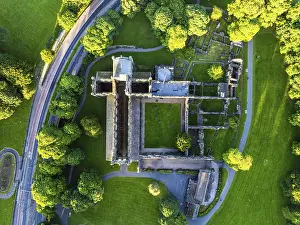 Leeds Drucke: Top Down über Kirkstall Abbey aus einer Drohne.