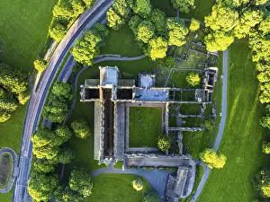 Kirkstall Abbey Aerial View Drucke: Top Down over Kirkstall Abbey from a drone