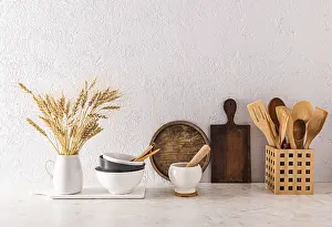 Kitchen Utensil Collection Drucke: Kitchen tools and utensils against the background of a gray textured wall