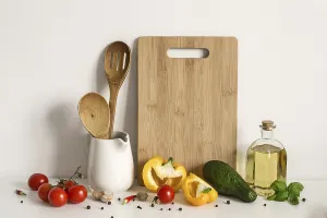 Food Photography Background Drucke: Kitchenware, vegetables and spices on table wall background