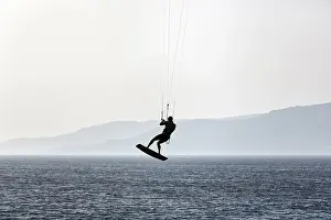 Verwandte Bilder Drucke: Kitesurfer springt, Sonnenuntergang, Tarifa.