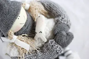 Handicraft Toy Drucke: Knitted doll