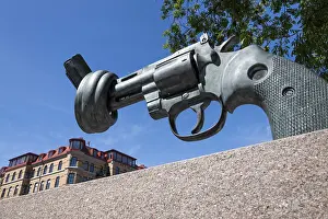 Vastra Gotaland County Landmark Drucke: Knotted Colt Python 357 Magnum revolver