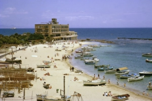 Uninhabited Coastal Structures Drucke: Konstantina oder Constantina Hotel am Sandstrand