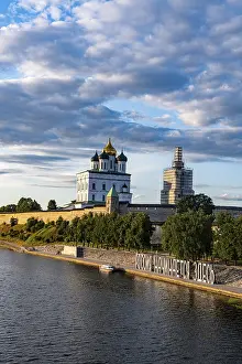 UNESCO Site Pskov Drucke: The kremlin and the Trinity Cathedral in Pskov