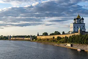 UNESCO Site Pskov Drucke: The kremlin and the Trinity Cathedral in Pskov