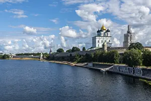 UNESCO Site Pskov Drucke: The kremlin and the Trinity Cathedral in Pskov