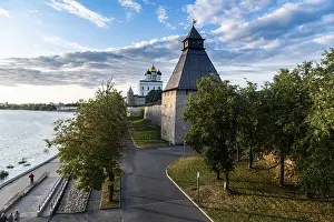 UNESCO Site Pskov Drucke: The kremlin and the Trinity Cathedral in Pskov