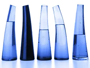 Scientific Research Equipment Drucke: Laboratory flasks with liquid in blue (clipping path)
