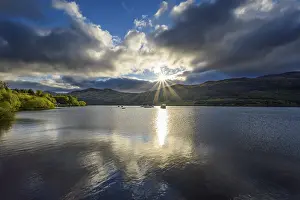 Scottish Nature Photography Drucke: Lake with dramatic clouds and sun in spring