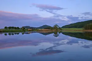 Deserted Castle Evening Sun Drucke: Lake with reflection in spring with castle at sunset