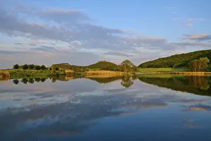 Thuringia Landscape Photography Drucke: Lake with reflection in spring with castle at sunset