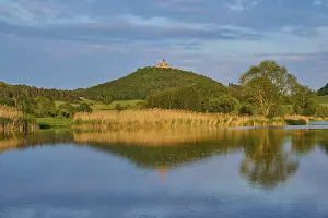 European Medieval Architecture Drucke: Lake in spring with castle at sunset