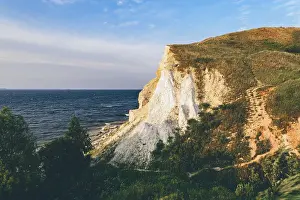 Deserted Waterfront Scenery Drucke: Landscape of a cliff next to the river