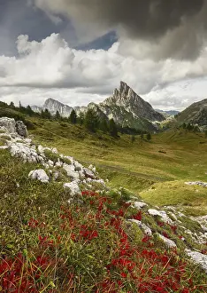 Dramatic Mountain Sky Drucke: Landscape with mountains and clouds