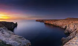 Deserted Cliff Scenery Drucke: Landscape view of cliffs