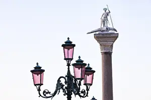 Tourist Attraction Europe Drucke: Lantern and column of St. Theodor