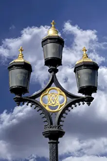 River Thames Photography Drucke: Lanterns on the Thames, cloudy sky