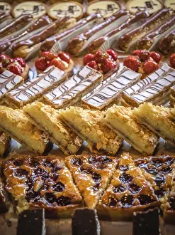 Red Coloured Desserts Drucke: Large assortment of mini cakes