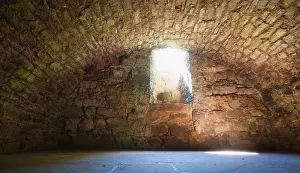 Abandoned German Castles Drucke: Large castle cellar, former wine cellar