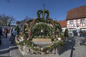 Easter Well In Bavaria Drucke: Large, decorated Easter fountain
