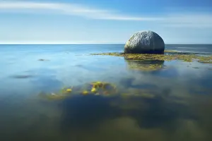 Deserted Baltic Sea Coast Drucke: Large erratic block on the Baltic Sea