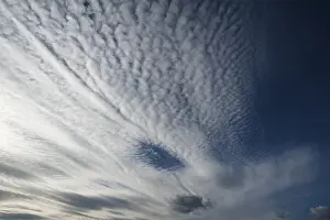 Cloud Formations In Daylight Drucke: Large fluffy clouds, altocumulus