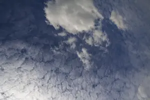 Cloud Formations In Daylight Drucke: Large fluffy clouds, altocumulus