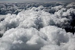 Cloud Formations In Nature Drucke: Large fluffy cumulus clouds, above the clouds
