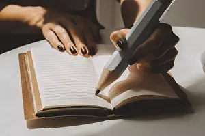 Time Management Concept Drucke: Large pencil is standing on a sheet of a notebook