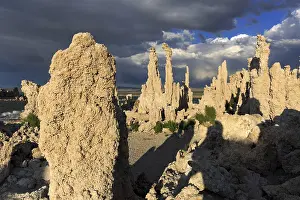 Mono Lake Landscape Drucke: Large tufa columns under a dramatic sky with shadows